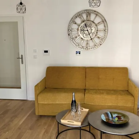 Very Nice 40m Quiet With Parking Space Apartmán *