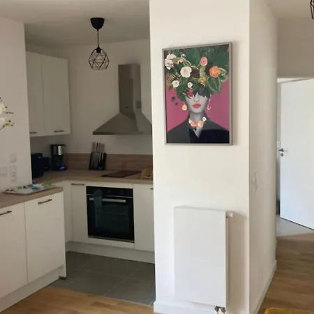 Very Nice 40m Quiet With Parking Space Apartmán *
